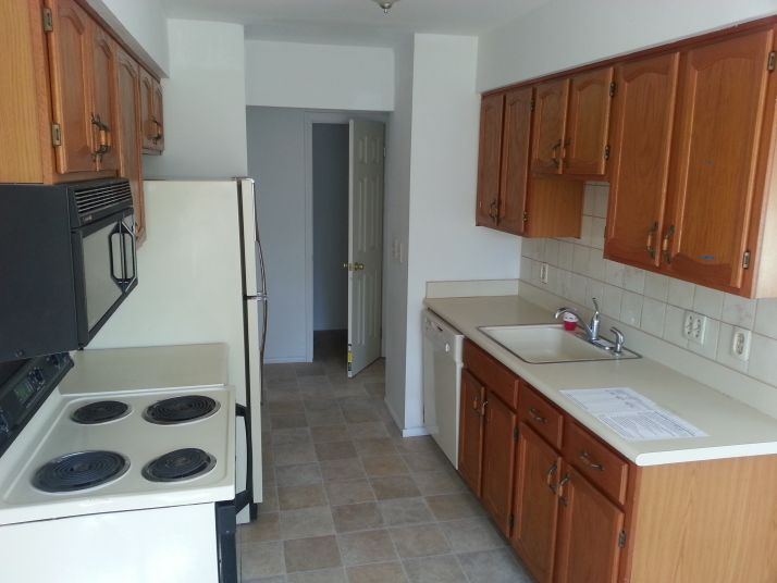 2141 Park Place, Walled Lake, MI 48390