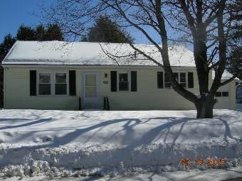 35 Bellaire Dr, Livermore Falls, ME 04254