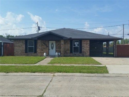 2500 Saint Matthew Cir, Violet, LA 70092