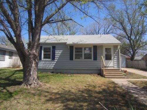 802 Maplewood Dr, El Dorado, KS 67042