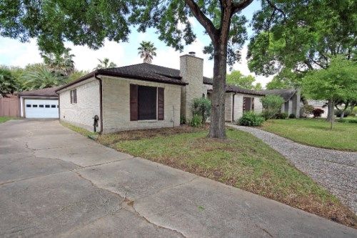 3815 Plum Hollow Dr, Houston, TX 77059