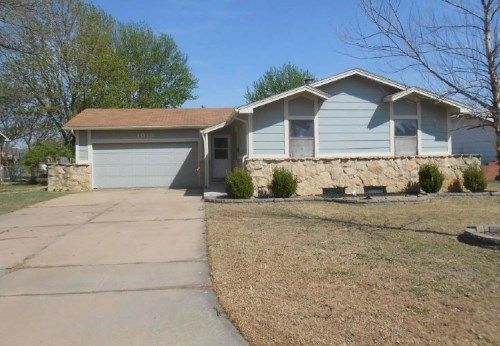 1018s Dalton Dr, Wichita, KS 67207