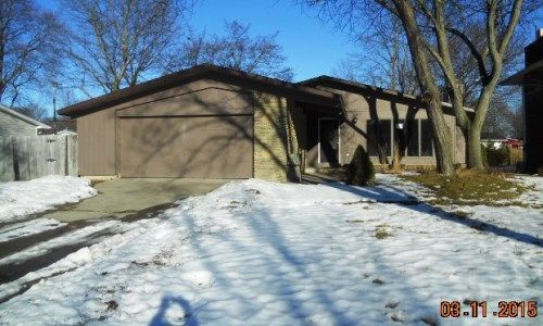 2804 Dina St, Midland, MI 48642