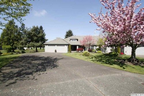 719 Castle Pines Dr, Salem, OR 97303