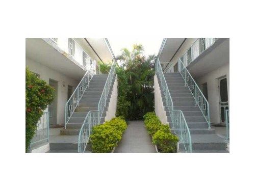 7945 CARLYLE AV # 8, Miami Beach, FL 33141