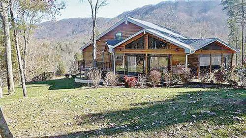 557 Mountain Loop Rd, Thorn Hill, TN 37881