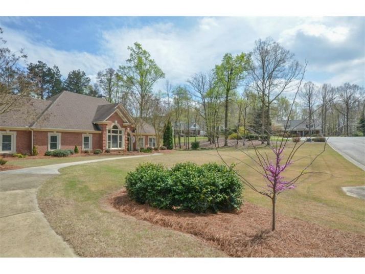 5775 Chateau Glen Drive, Hoschton, GA 30548