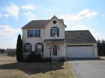 17 Saddlebrook Dr, Felton, PA 17322