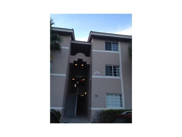 3221 SABAL PALM MNR # 202, Hollywood, FL 33024