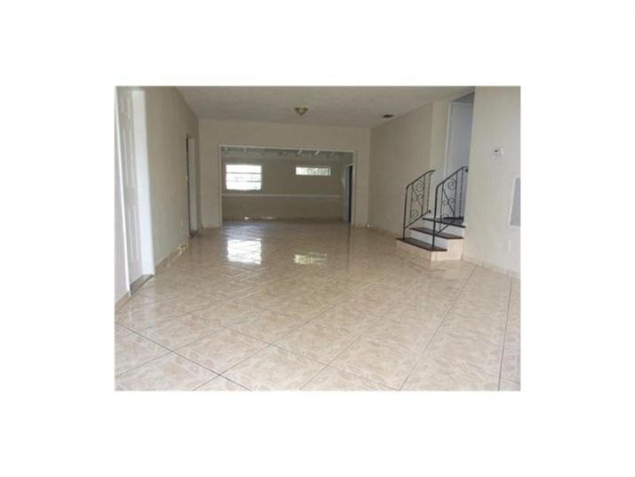 845 NE 179 TE, Miami, FL 33162