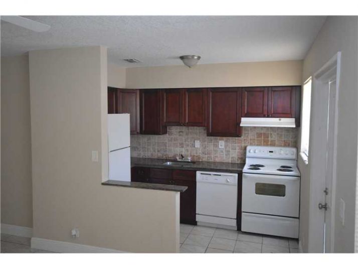 1660 NW 52 AV # 3, Fort Lauderdale, FL 33313