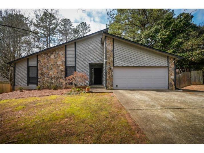 9780 Lake Forest Way, Roswell, GA 30076