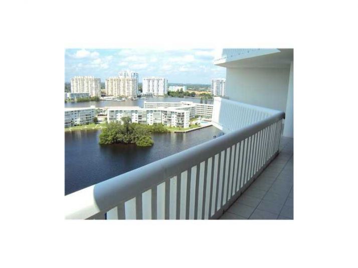 1000 ISLAND BL # 1711, North Miami Beach, FL 33160