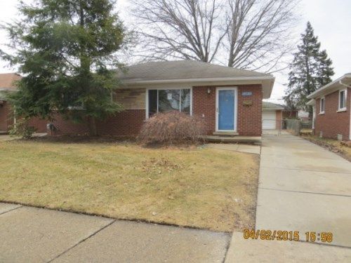 22742 Rosedale St, Saint Clair Shores, MI 48080