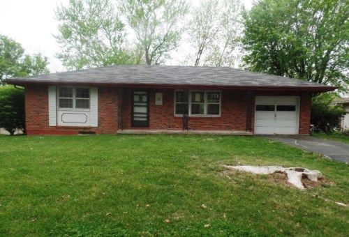 1616 N Howard Drive, Independence, MO 64050