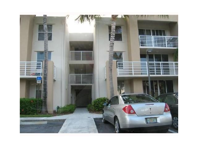 2731 OCEAN CLUB BL # 204, Hollywood, FL 33019