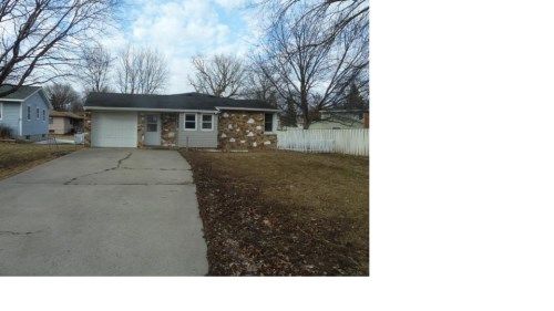 99 Mcleod Ave NE, Hutchinson, MN 55350