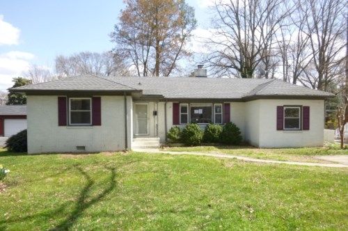 208 Stuttaford Dr, Sandston, VA 23150