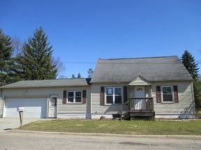 379 Russell Avenue, Cortland, OH 44410