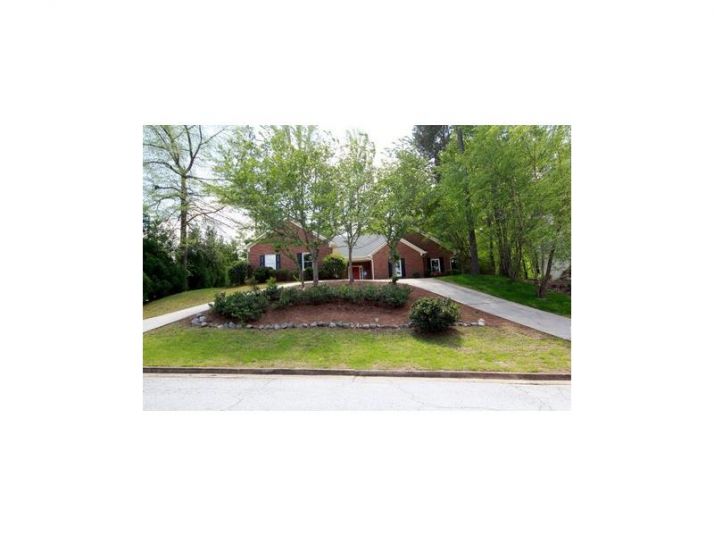 765 Forest Crossing Drive, Atlanta, GA 30331