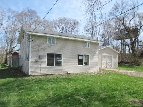 411 River Rd, Plainwell, MI 49080