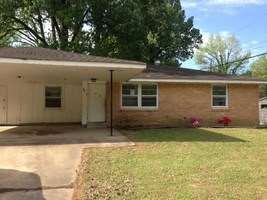 1351 Dove St, Memphis, TN 38127