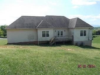 601 Briarwood Dr, Dandridge, TN 37725