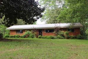 3016 Crescent Hill Dr, Laurel, MS 39440