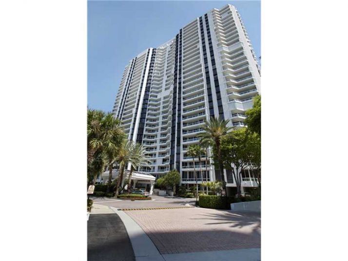 21205 YACHT CLUB DR # 607, Miami, FL 33180