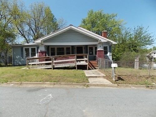 12 Park Ave, Thomasville, NC 27360