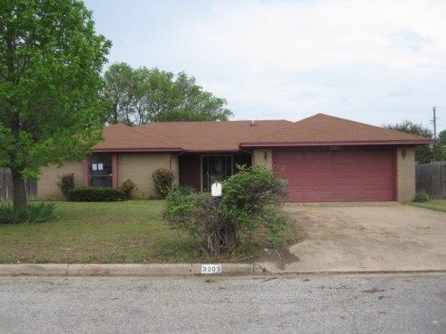 3205 Normandy Dr, Sherman, TX 75090