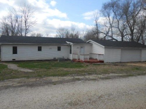 952 E 510th Rd, Morrisville, MO 65710