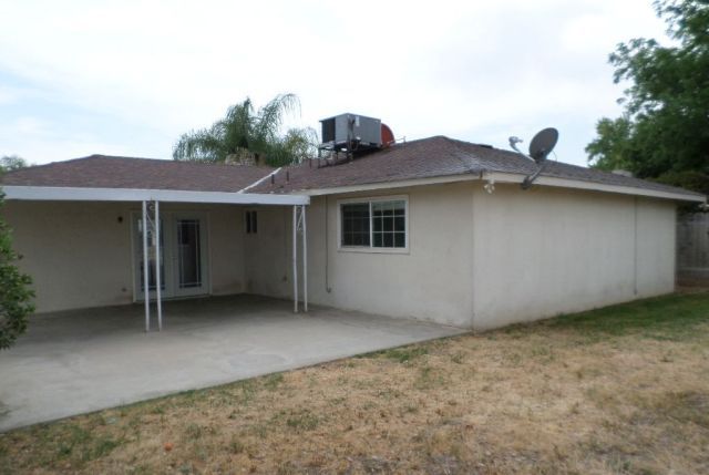 611 W. Bloomingdale Ave, Dinuba, CA 93618