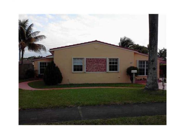 818 NE 3 ST, Hallandale, FL 33009