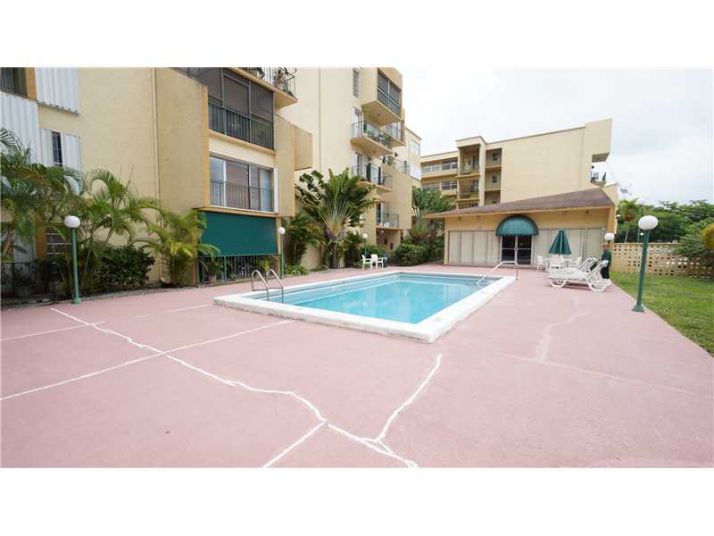 1975 W 44 PL # 309, Hialeah, FL 33012