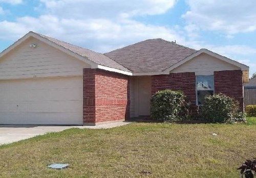 111 Live Oak Ln, Terrell, TX 75160