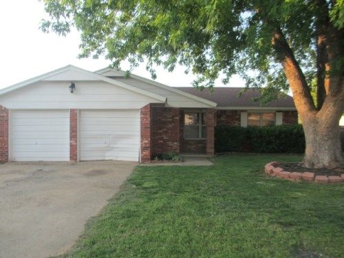 121 Palm Ave, Yukon, OK 73099