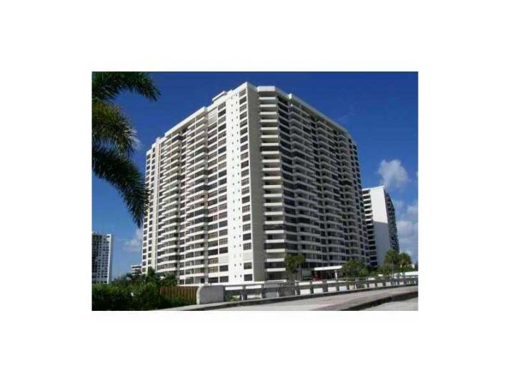 2500 PARKVIEW DR # 909, Hallandale, FL 33009