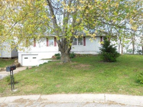 701 E Maple Terr, Savannah, MO 64485