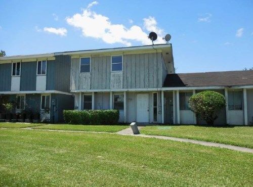 109 W Club Dr, Saint Rose, LA 70087