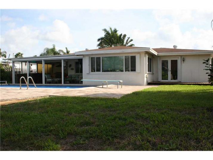 701 NW 12 AV, Dania, FL 33004