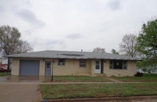 106 S Plum St, Maywood, NE 69038