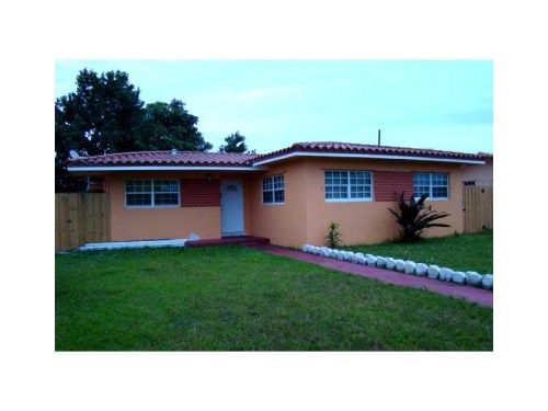 11621 NW 58 AV, Hialeah, FL 33012