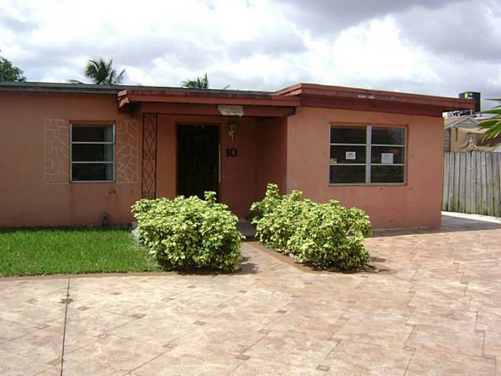 10 E 42 ST, Hialeah, FL 33013