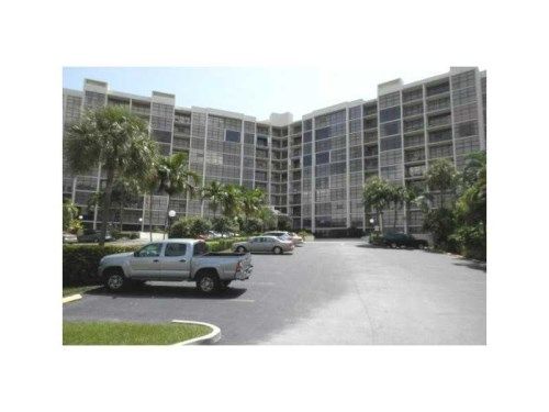 600 PARKVIEW DR # 318, Hallandale, FL 33009