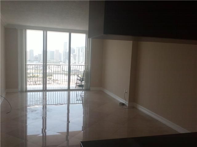 1750 N BAYSHORE DR # 2406, Miami, FL 33132