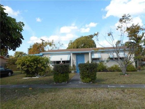 581 W 39 PL, Hialeah, FL 33012