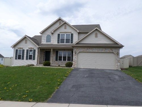 22 Village Dr, Fredericksburg, PA 17026