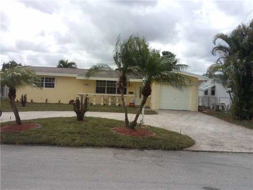 8480 NW 15 ST, Hollywood, FL 33024