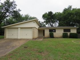 824 W Cheryl Avenue, Hurst, TX 76053